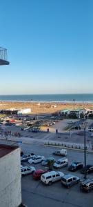 Departamento y cochera, frente al mar