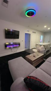 The 513 Flat 2! 1BR, 1Bath Apt with Pool and Riverfront View! Free Gated Parking! Only Steps from The banks & Stadiums!