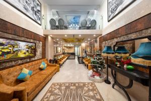 Golden Legend Palace Hotel & Travel