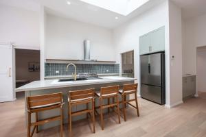Sunningdale - Pool Entertainer, Luxurious Living