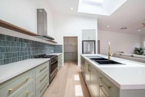 Sunningdale - Pool Entertainer Luxurious Living