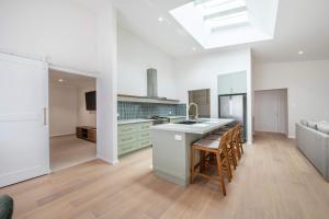 Sunningdale - Pool Entertainer, Luxurious Living