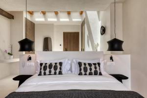 Chic Retreat in Mykonos with Sunset Views