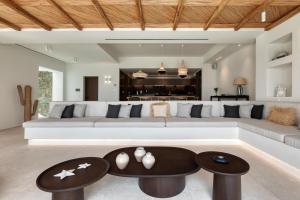 Chic Retreat in Mykonos with Sunset Views