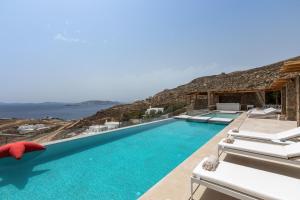 Chic Retreat in Mykonos with Sunset Views