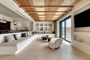 Chic Retreat in Mykonos with Sunset Views