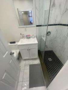 Toronto Downtown Holiday Home-Private Patio,Free Wifi & Self Checkin