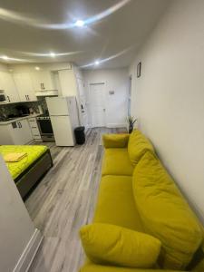 Toronto Downtown Holiday Home-Private Patio,Free Wifi & Self Checkin