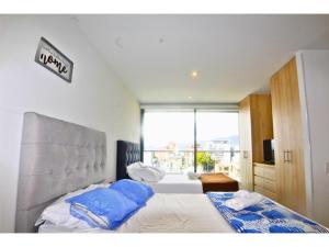 Oasis in Zona T with 2 Queen Beds, Pool, Sauna & Gym