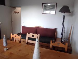 Appartement 5 Pers. avec Piscine à Super-Besse - FR-1-814-175