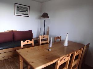 Appartement 5 Pers. avec Piscine à Super-Besse - FR-1-814-175
