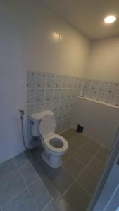 หลังมอ บิวตี้ อพาร์ตเมนต์ เปลี่ยนชื่อเป็นหลังมอ อพาร์ทเมนท์สามสาว ห้องพักจะอยู่ในทาวเฮ??