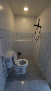 หลังมอ บิวตี้ อพาร์ตเมนต์ เปลี่ยนชื่อเป็นหลังมอ อพาร์ทเมนท์สามสาว ห้องพักจะอยู่ในทาวเฮ??