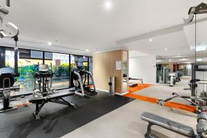 CBD Apartment with Free Parking & Gym