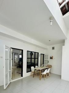 Spacious House - Ngemplak, Surakarta