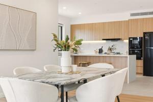 Modern Family 5BR Home at Chatswood
