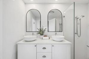 Seascape by Coast Hosting