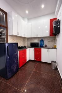 Modern Studio Room with Kitchen near Sec 62 Noida