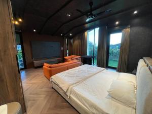 Pezo 4 - Boutique Stay with Outdoor Jacuzzi in Hyderabad by Homeyhuts