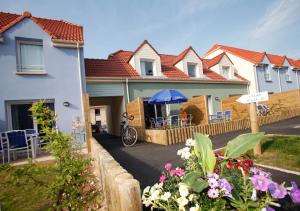 Maisons de vacances Residence Odalys Les Villas de la Baie : Cottage 3 Chambres (8 Adultes)