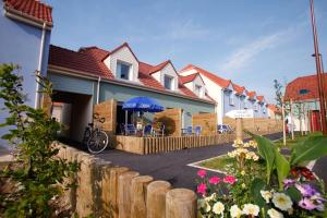 Maisons de vacances Residence Odalys Les Villas de la Baie : Cottage 2 Chambres (6 Adultes)