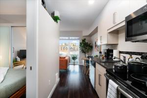 Cozy in Queen Anne - 94 Walk Score - Free Parking