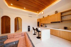 Luxe 1BR Oasis - Swim-up Bar & Near Canggu