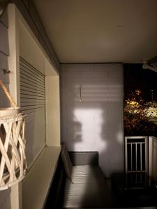 Stanza arredata in casa condivisa