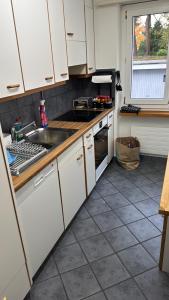 Stanza arredata in casa condivisa