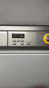 Stanza arredata in casa condivisa