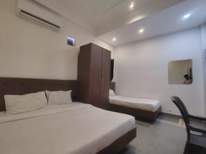 POP 83614E Hotel Chitra Chouraha