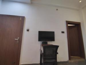 POP 83614E Hotel Chitra Chouraha