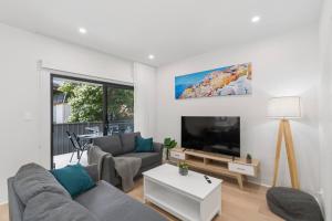 Saltwater Escape - Live the Sand and Surf Lifestyle