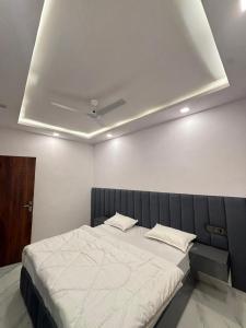 Hotel MV Crown