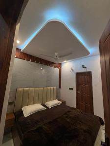 Hotel MV Crown
