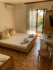 Apartments Mimosa Komiza - Lavander