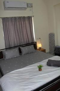 Spacious 2BHK Close to Hitech City for Family Stay