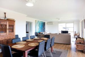 Rennies Beach Escape "Carinya"