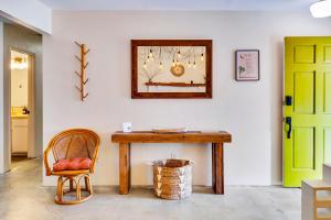 Boho Escape - Hot Tub, Cowboy Pool & 35 Joshua Trees
