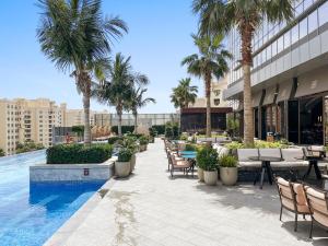 Luxury 1BR in The Palm Tower Near Nakheel Mall