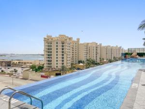 Luxury 1BR in The Palm Tower Near Nakheel Mall