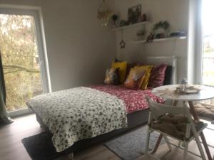 Cozy Apartment Prague Airport- 5 minute drive from AirPort