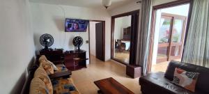 Casa Guarujá 5 quartos 500 m praia Enseada piscina ar cond