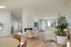 Rise in Mollymook Beach