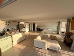 Romantic Beachside Retreat with Breathtaking Views