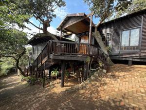 Bon-up-a-Tree Beach Lodge with jacuzzi ocean views, south coast Kwa Zulu Natal