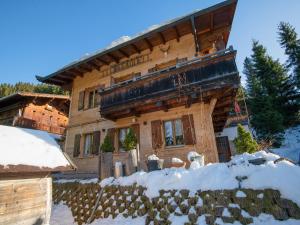 Chalet in Hochfügen near Ski Slopes