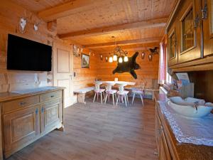 Chalet in Hochfügen near Ski Slopes
