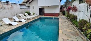 Casa Guarujá 5 quartos 500 m praia Enseada piscina ar cond