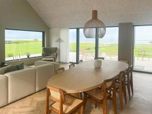 Unique Holiday Home Directly On The Beach